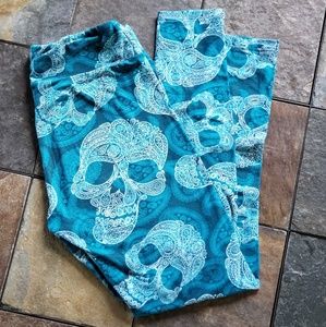 *LULAROE* PAISLEY SKULL LEGGINGS!! ☠💀